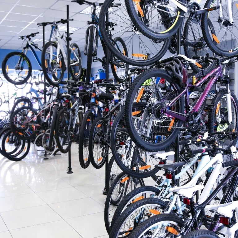 vendita bici, abbigliamento ed accessori.
